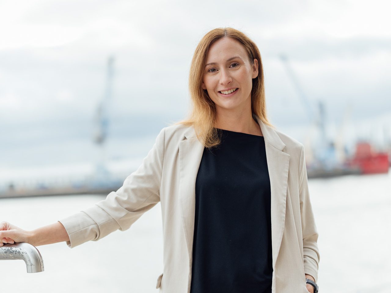 Diana Bluhm am Hafen